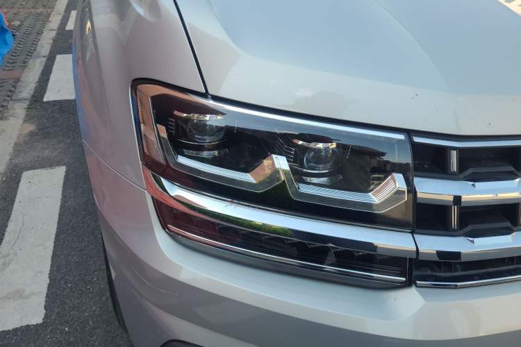 Used Volkswagen Teramont 2017 380TSI Four-Wheel Drive Flagship Edition Right Front Headlight