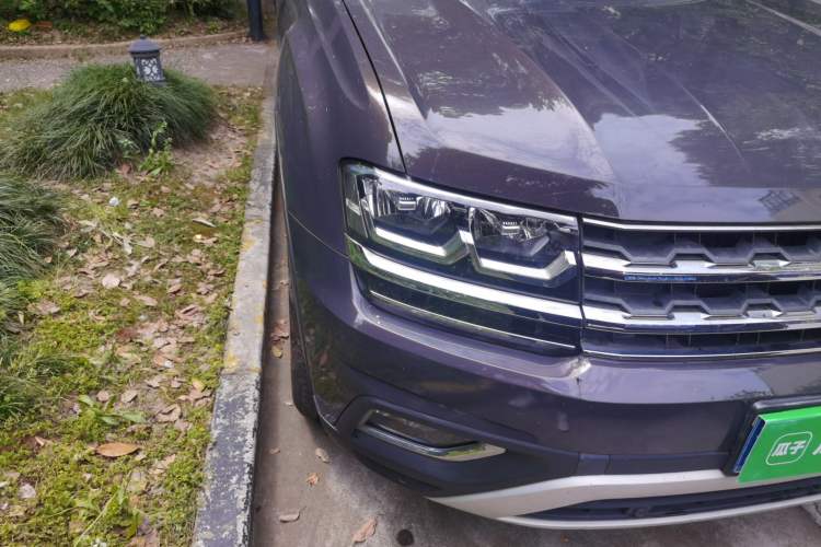 Used Volkswagen Teramont 2017 330TSI Two-Wheel-Drive Luxury Edition Right Front Headlight