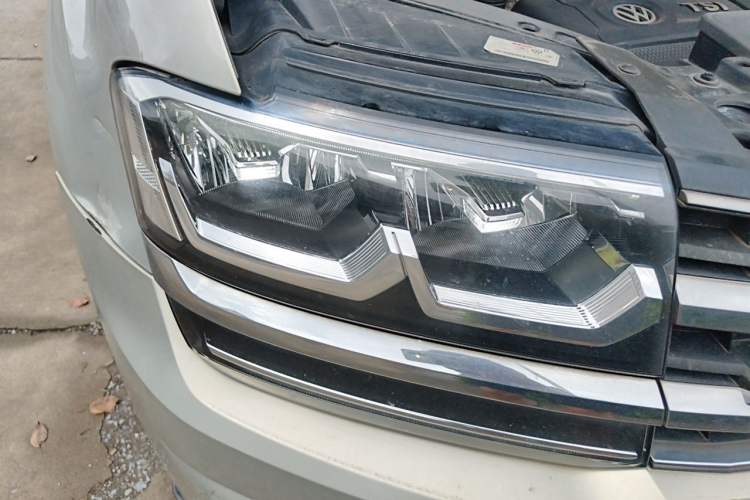 Used Volkswagen Teramont 2017 380TSI Four-Wheel Drive Luxury Edition Right Front Headlight