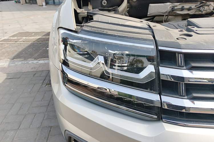 Used Volkswagen Teramont 2017 380TSI Four-Wheel Drive Flagship Edition Right Front Headlight