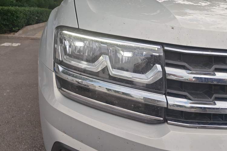 Used Volkswagen Teramont 2017 380TSI Four-Wheel Drive Luxury Edition Right Front Headlight