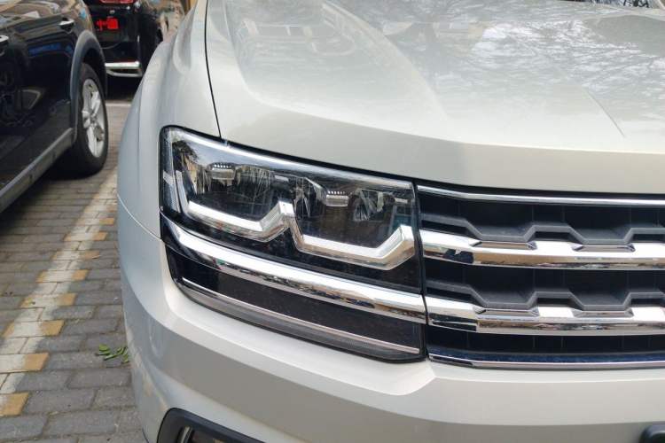 Used Volkswagen Teramont 2017 380TSI Four-Wheel Drive Luxury Edition Right Front Headlight