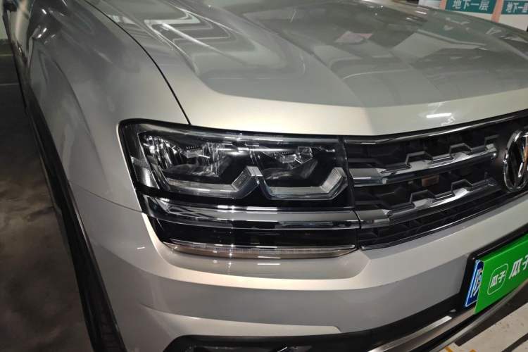 Used Volkswagen Teramont 2017 380TSI Four-Wheel Drive Luxury Edition Right Front Headlight