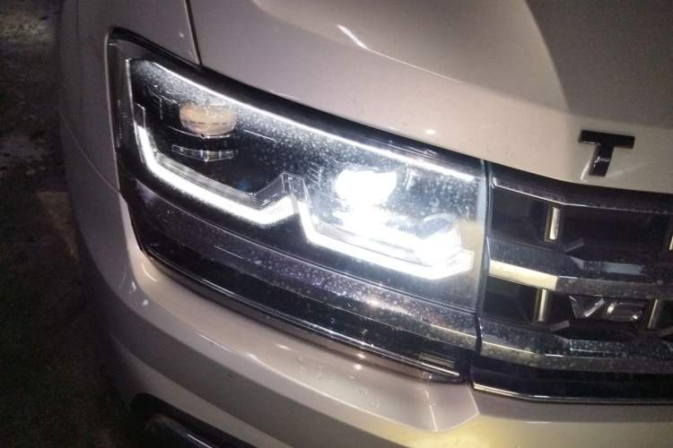 Used Volkswagen Teramont 2017 530 V6 Four-Wheel Drive Supreme Flagship Edition Right Front Headlight