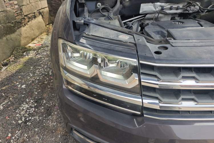 Used Volkswagen Teramont 2017 330TSI Two-Wheel-Drive Luxury Edition Right Front Headlight