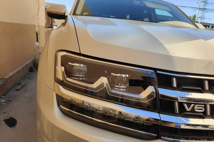 Used Volkswagen Teramont 2017 530 V6 Four-Wheel Drive Supreme Flagship Edition Right Front Headlight