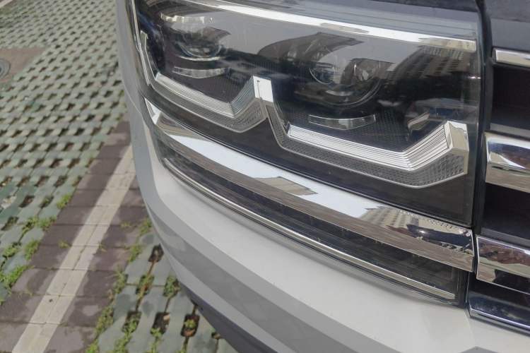 Used Volkswagen Teramont 2017 530 V6 Four-Wheel Drive Supreme Flagship Edition Right Front Headlight