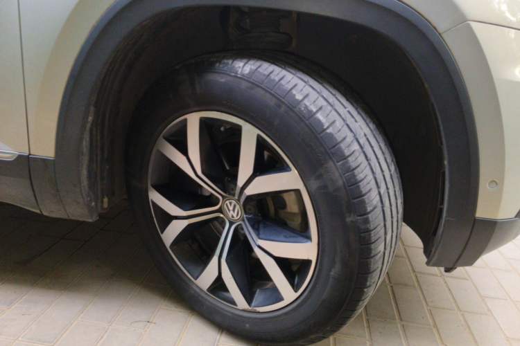 Used Volkswagen Teramont 2017 380TSI Four-Wheel Drive Luxury Edition Right Front Wheel Hub
