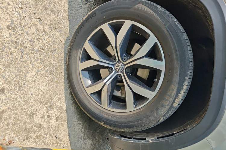 Used Volkswagen Teramont 2017 380TSI Four-Wheel Drive Luxury Edition Right Front Wheel Hub