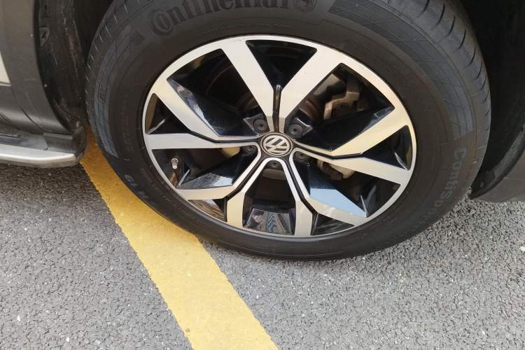 Used Volkswagen Teramont 2017 380TSI Four-Wheel Drive Luxury Edition Right Front Wheel Hub