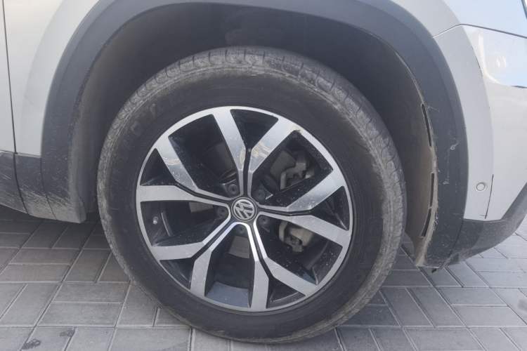 Used Volkswagen Teramont 2017 380TSI Four-Wheel Drive Luxury Edition Right Front Wheel Hub