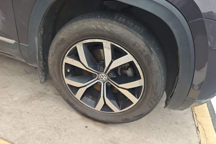 Used Volkswagen Teramont 2017 530 V6 Four-Wheel Drive Luxury Edition Right Front Wheel Hub
