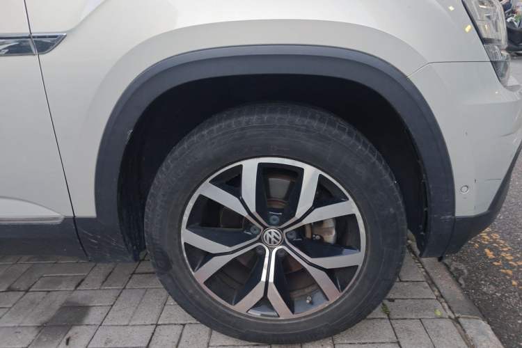 Used Volkswagen Teramont 2017 330TSI Two-Wheel-Drive Luxury Edition Right Front Wheel Hub