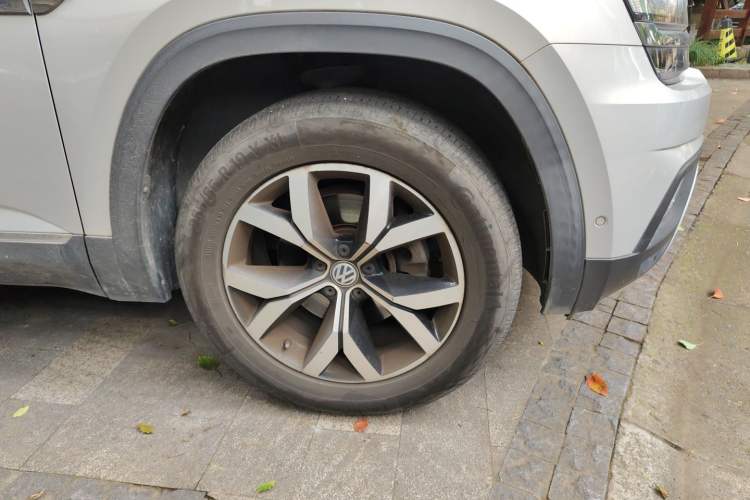 Used Volkswagen Teramont 2017 380TSI Four-Wheel Drive Luxury Edition Right Front Wheel Hub
