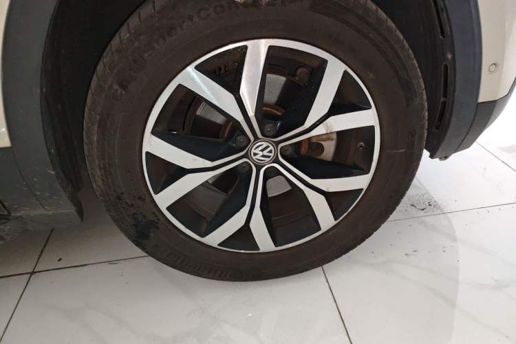Used Volkswagen Teramont 2017 330TSI Two-Wheel-Drive Luxury Edition Right Front Wheel Hub