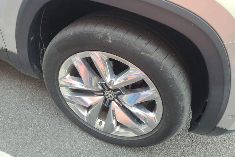 Used Volkswagen Teramont 2017 380TSI Four-Wheel Drive Flagship Edition Right Front Wheel Hub