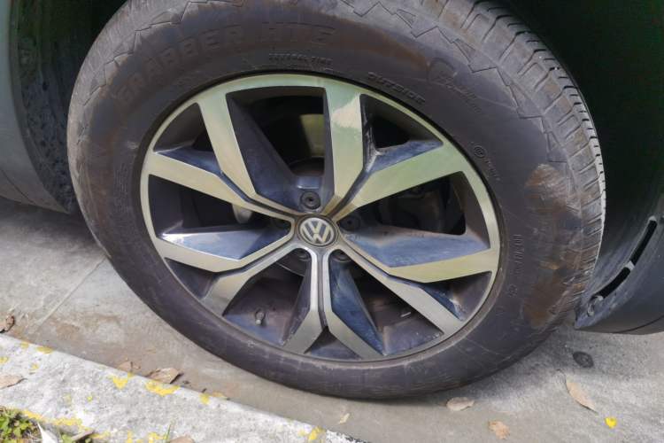 Used Volkswagen Teramont 2017 330TSI Two-Wheel-Drive Luxury Edition Right Front Wheel Hub