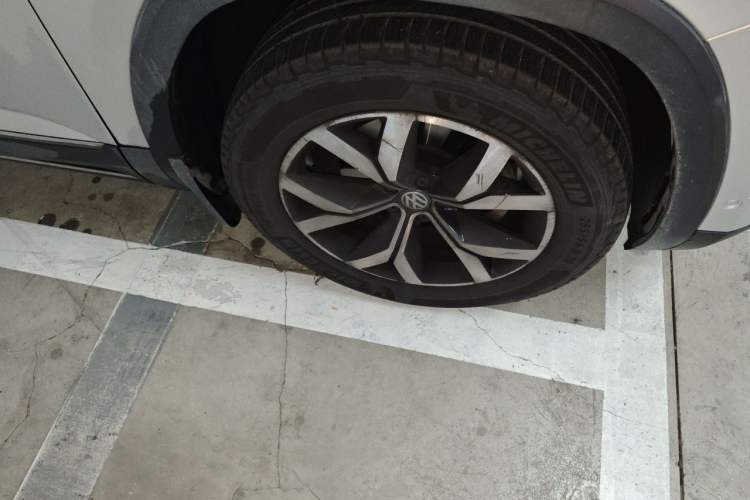 Used Volkswagen Teramont 2017 330TSI Two-Wheel-Drive Luxury Edition Right Front Wheel Hub