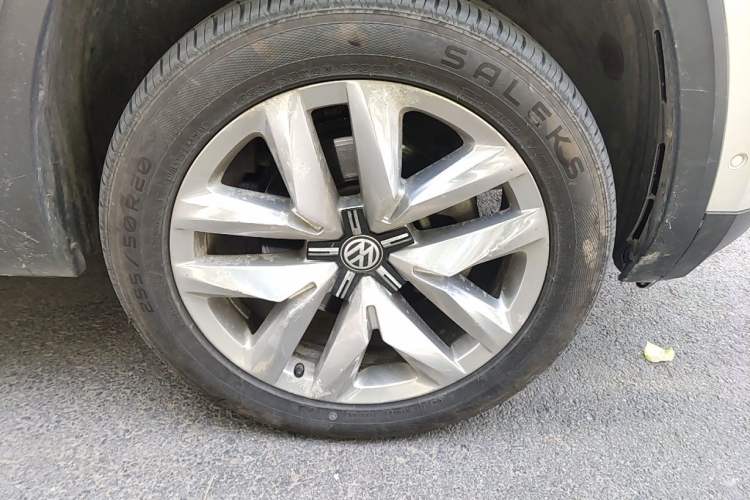 Used Volkswagen Teramont 2017 530 V6 Four-Wheel Drive Supreme Flagship Edition Right Front Wheel Hub