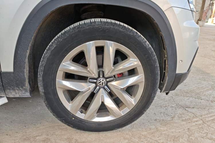 Used Volkswagen Teramont 2017 530 V6 Four-Wheel Drive Flagship Edition Right Front Wheel Hub