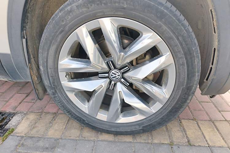 Used Volkswagen Teramont 2017 380TSI Four-Wheel Drive Flagship Edition Right Front Wheel Hub