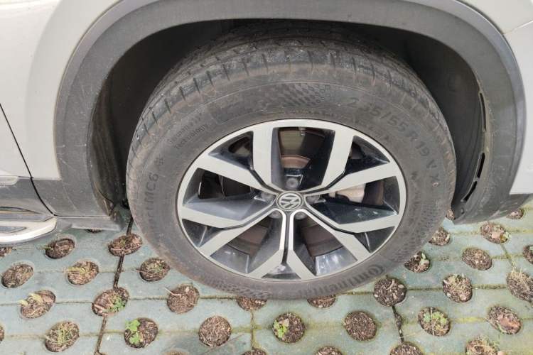 Used Volkswagen Teramont 2017 380TSI Four-Wheel Drive Luxury Edition Right Front Wheel Hub
