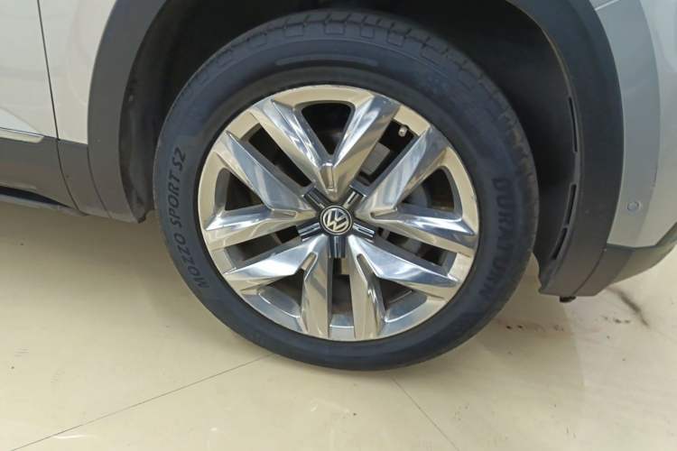 Used Volkswagen Teramont 2017 330TSI Two-Wheel-Drive Flagship Edition Right Front Wheel Hub