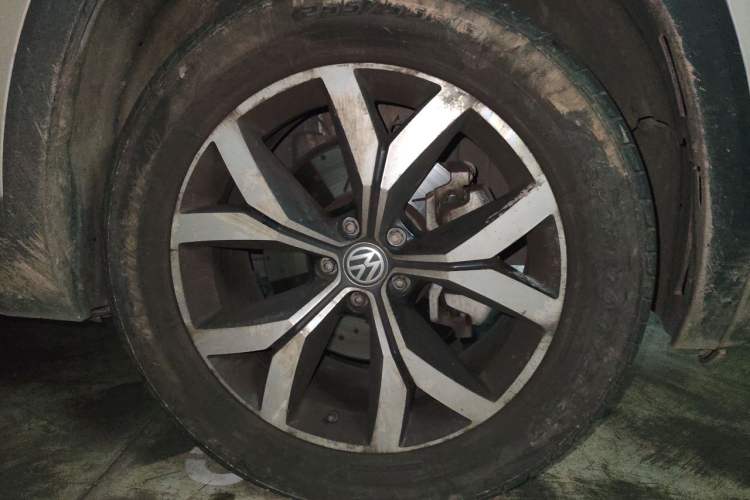 Used Volkswagen Teramont 2017 530 V6 Four-Wheel Drive Luxury Edition Right Front Wheel Hub