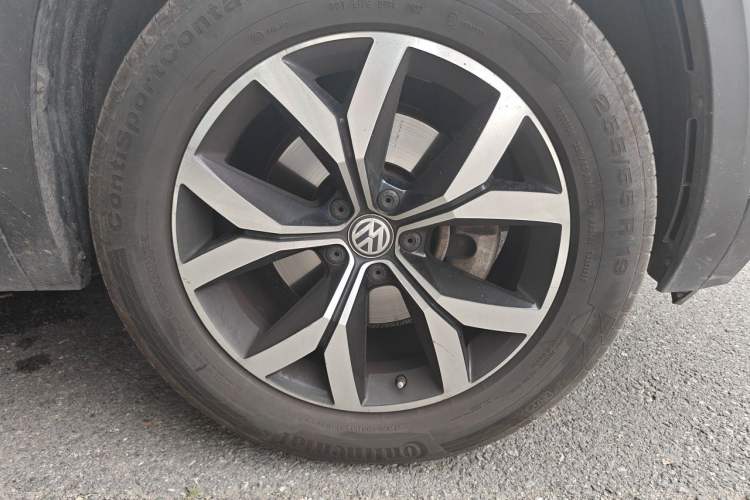 Used Volkswagen Teramont 2017 380TSI Four-Wheel Drive Luxury Edition Right Front Wheel Hub