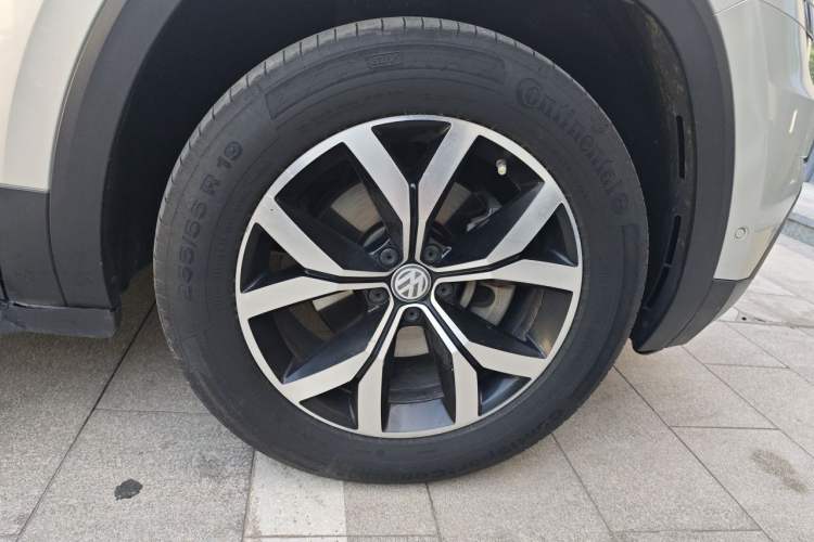 Used Volkswagen Teramont 2017 380TSI Four-Wheel Drive Luxury Edition Right Front Wheel Hub
