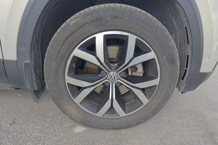 Used Volkswagen Teramont 2017 380TSI Four-Wheel Drive Luxury Edition Right Front Wheel Hub