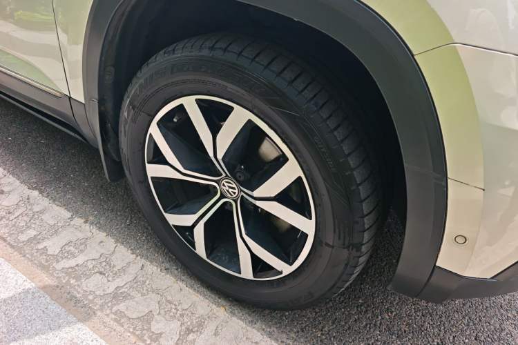 Used Volkswagen Teramont 2017 380TSI Four-Wheel Drive Luxury Edition Right Front Wheel Hub
