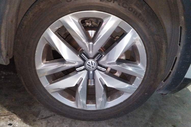 Used Volkswagen Teramont 2017 530 V6 Four-Wheel Drive Supreme Flagship Edition Right Front Wheel Hub