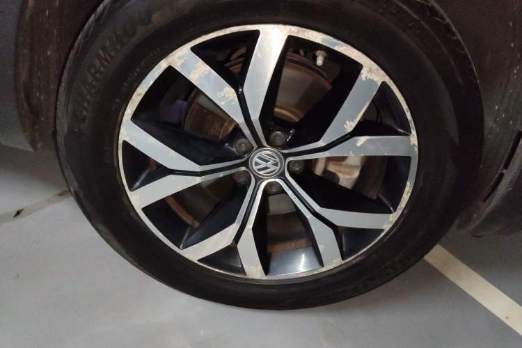 Used Volkswagen Teramont 2017 330TSI Two-Wheel-Drive Luxury Edition Right Front Wheel Hub