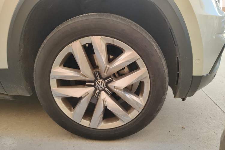 Used Volkswagen Teramont 2017 530 V6 Four-Wheel Drive Supreme Flagship Edition Right Front Wheel Hub