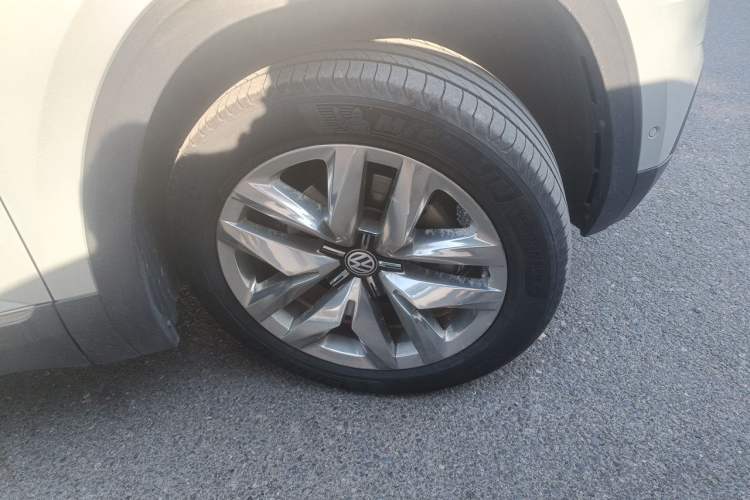 Used Volkswagen Teramont 2017 380TSI Four-Wheel Drive Flagship Edition Right Front Wheel Hub