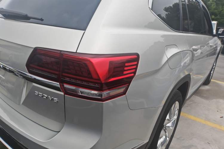 Used Volkswagen Teramont 2017 530 V6 Four-Wheel Drive Supreme Flagship Edition Right Rear Taillight