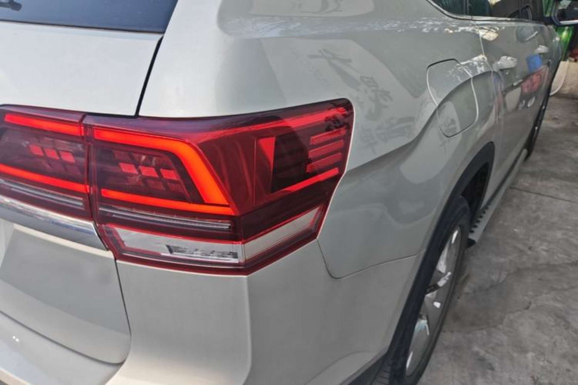Used Volkswagen Teramont 2017 380TSI Four-Wheel Drive Flagship Edition Right Rear Taillight