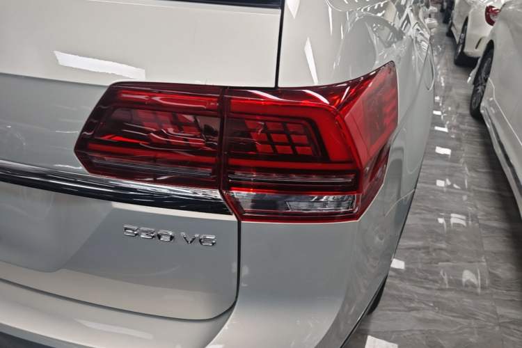 Used Volkswagen Teramont 2017 530 V6 Four-Wheel Drive Luxury Edition Right Rear Taillight