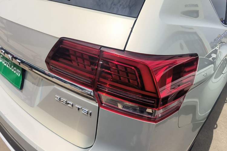 Used Volkswagen Teramont 2017 380TSI Four-Wheel Drive Flagship Edition Right Rear Taillight