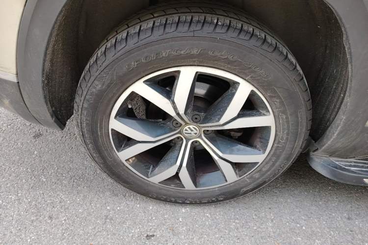 Used Volkswagen Teramont 2017 380TSI Four-Wheel Drive Luxury Edition Right Rear Wheel Hub