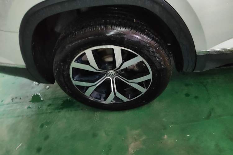 Used Volkswagen Teramont 2017 330TSI Two-Wheel-Drive Luxury Edition Right Rear Wheel Hub