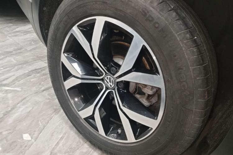 Used Volkswagen Teramont 2017 530 V6 Four-Wheel Drive Luxury Edition Right Rear Wheel Hub