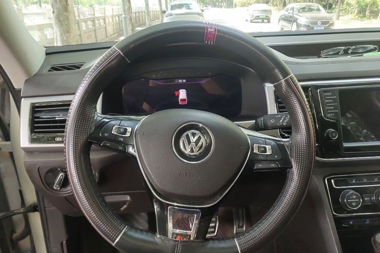Used Volkswagen Teramont 2017 530 V6 Four-Wheel Drive Supreme Flagship Edition Steering Wheel
