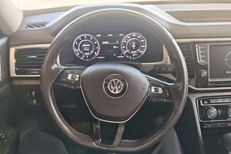 Used Volkswagen Teramont 2017 530 V6 Four-Wheel Drive Flagship Edition Steering Wheel