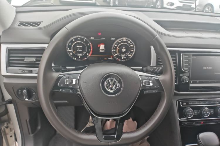 Used Volkswagen Teramont 2017 530 V6 Four-Wheel Drive Supreme Flagship Edition Steering Wheel