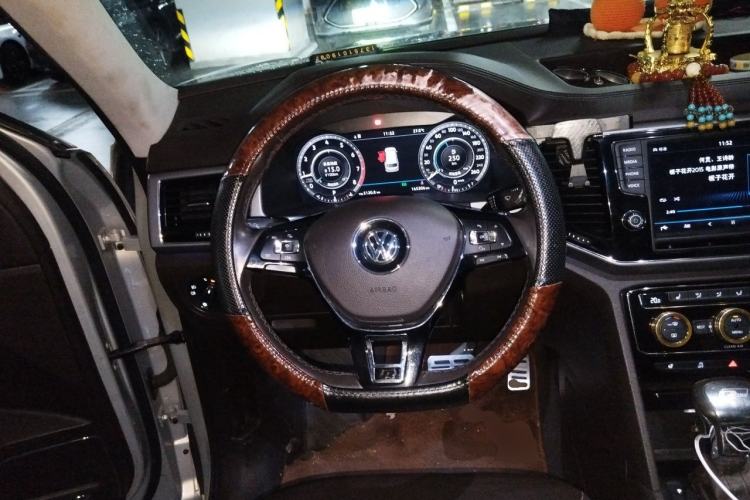Used Volkswagen Teramont 2017 530 V6 Four-Wheel Drive Supreme Flagship Edition Steering Wheel