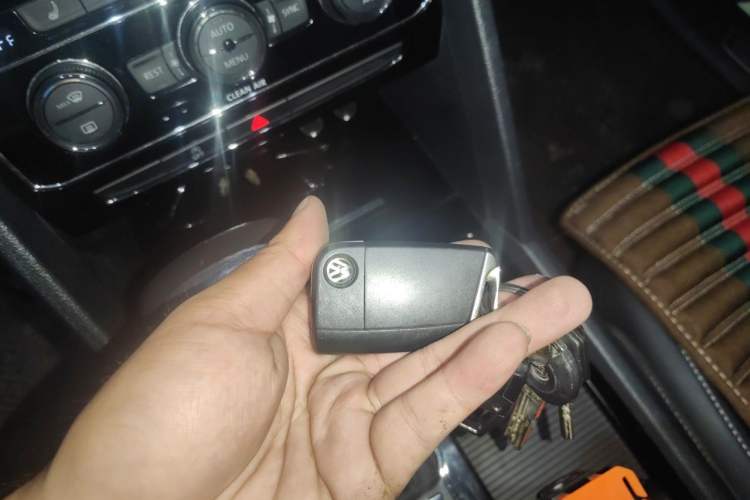 Used Volkswagen Teramont  Vehicle Key