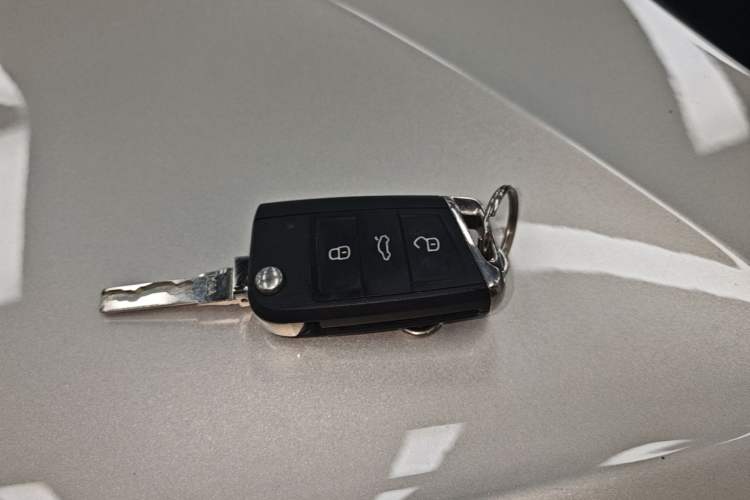 Used Volkswagen Teramont 2017 530 V6 Four-Wheel Drive Luxury Edition Vehicle Key