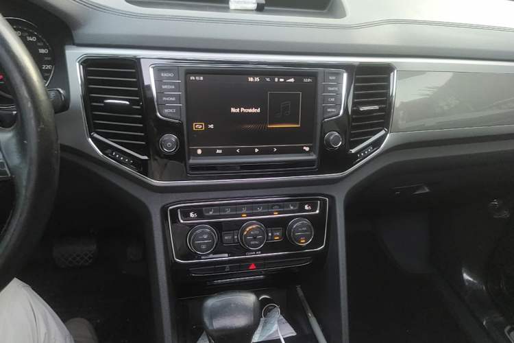 Used Volkswagen Teramont 2017 380TSI Four-Wheel Drive Luxury Edition Audio And AC Panel